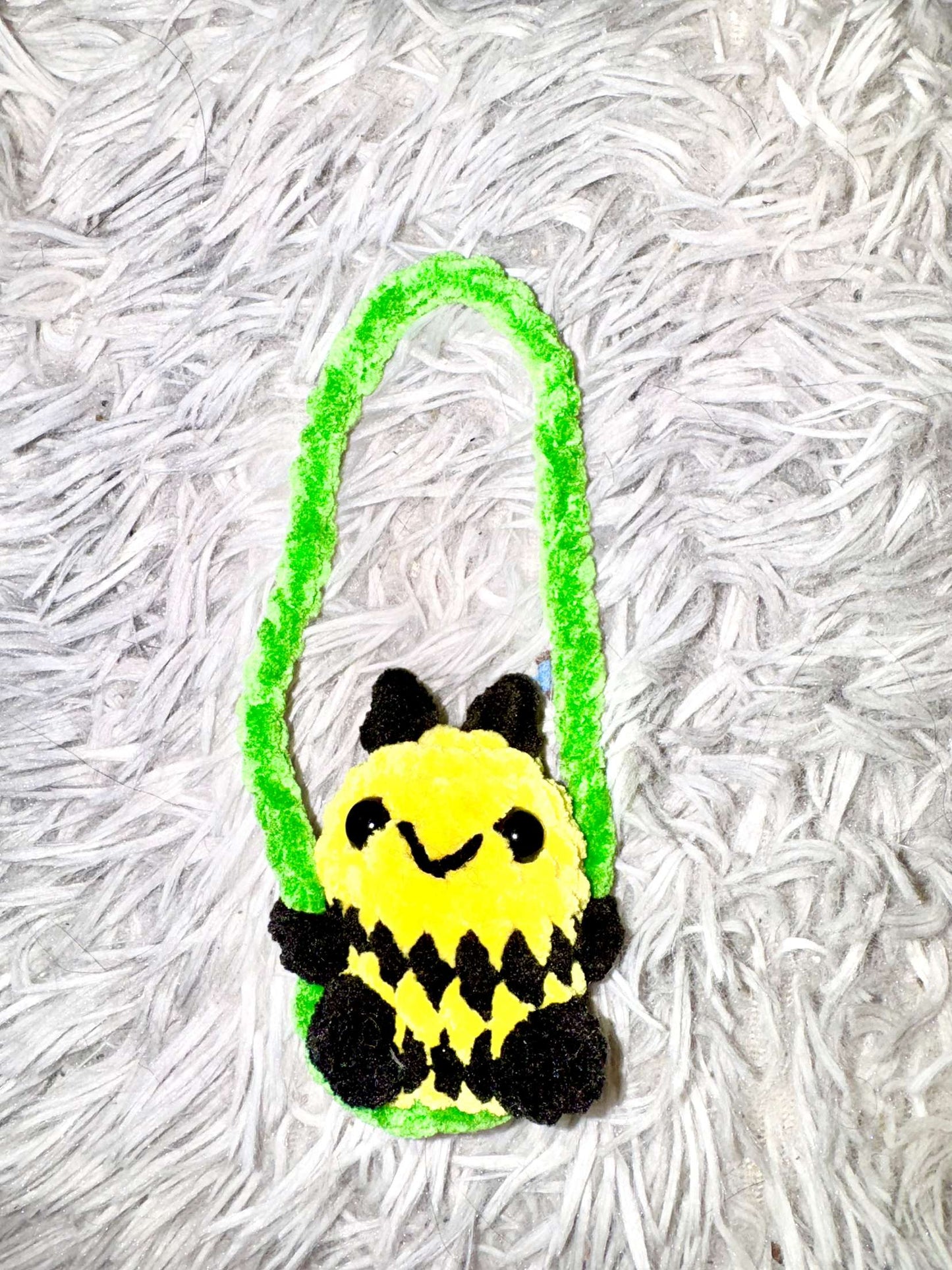Pendentif rĂ©troviseur abeille đ